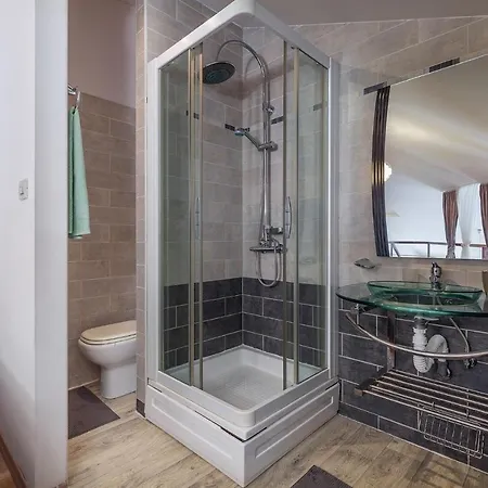 With Parking Space - 16029 Lejlighed *
