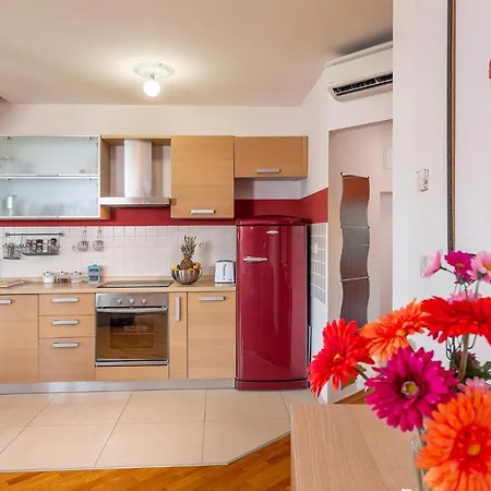 With Parking Space - 16029 Lägenhet Rijeka